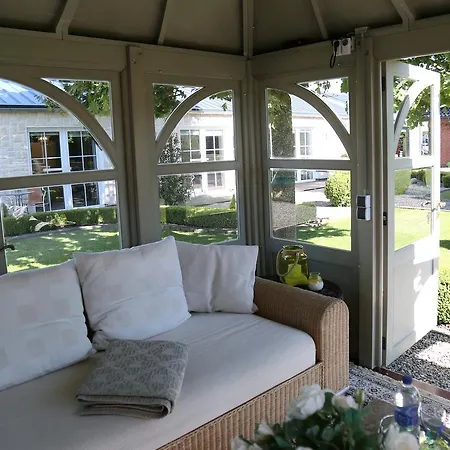 Green Cottage מלון *